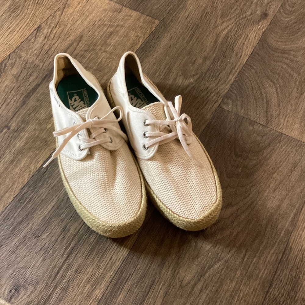 Vans Ultracush tan canvas sneaker 9.5.